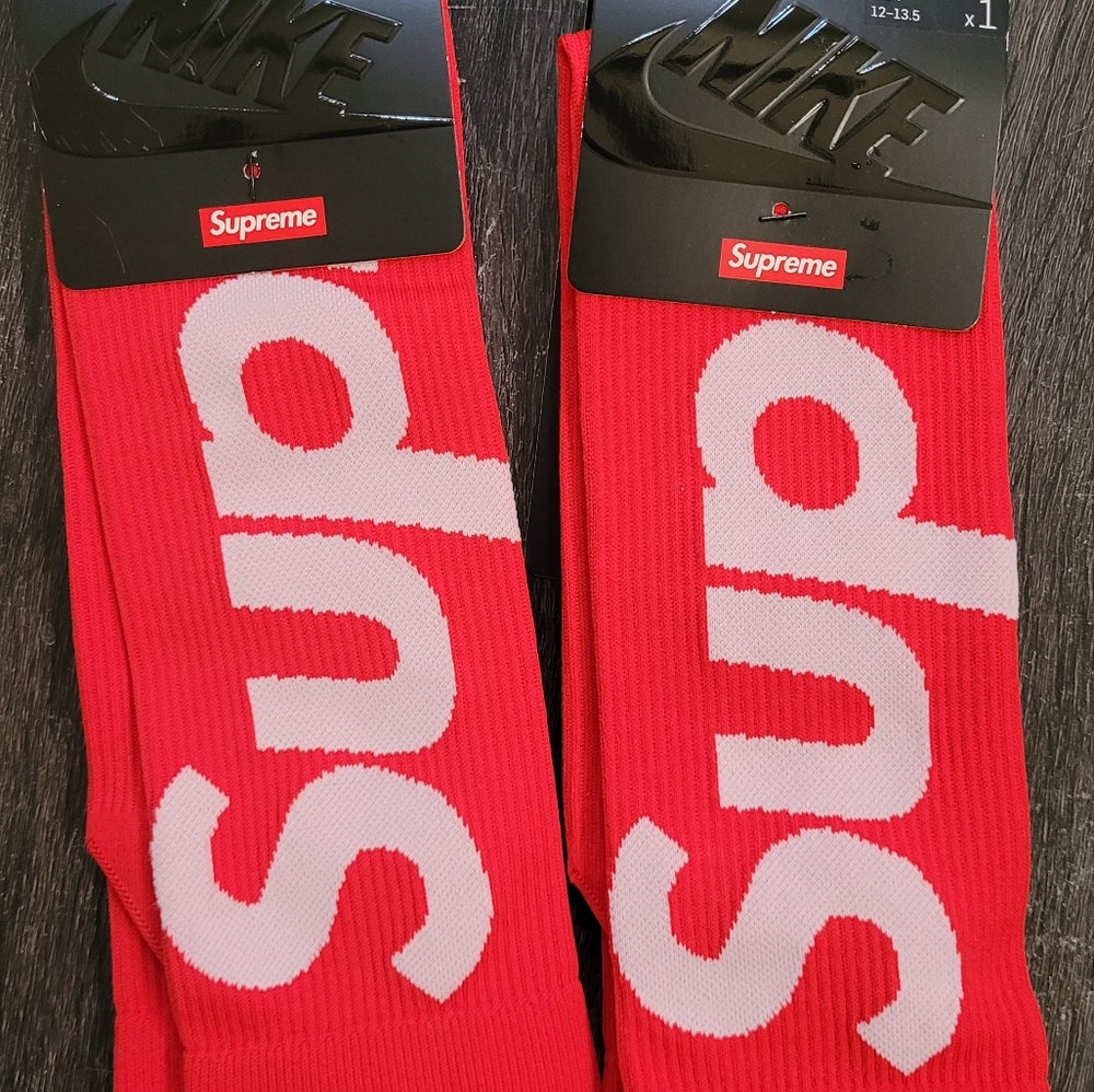 Supreme socks
